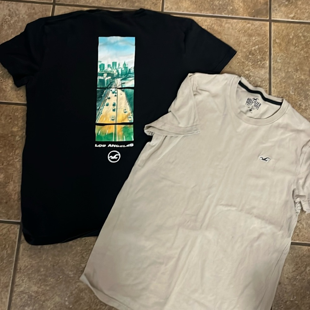 Men’s small Hollister T’s